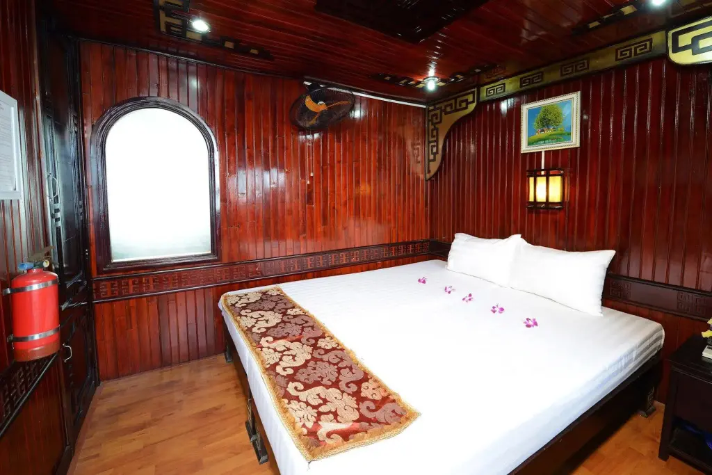 Халонг: Imperial Legend Cruise Halong