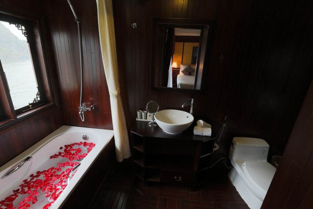 Халонг: Legend Halong Private Cruise