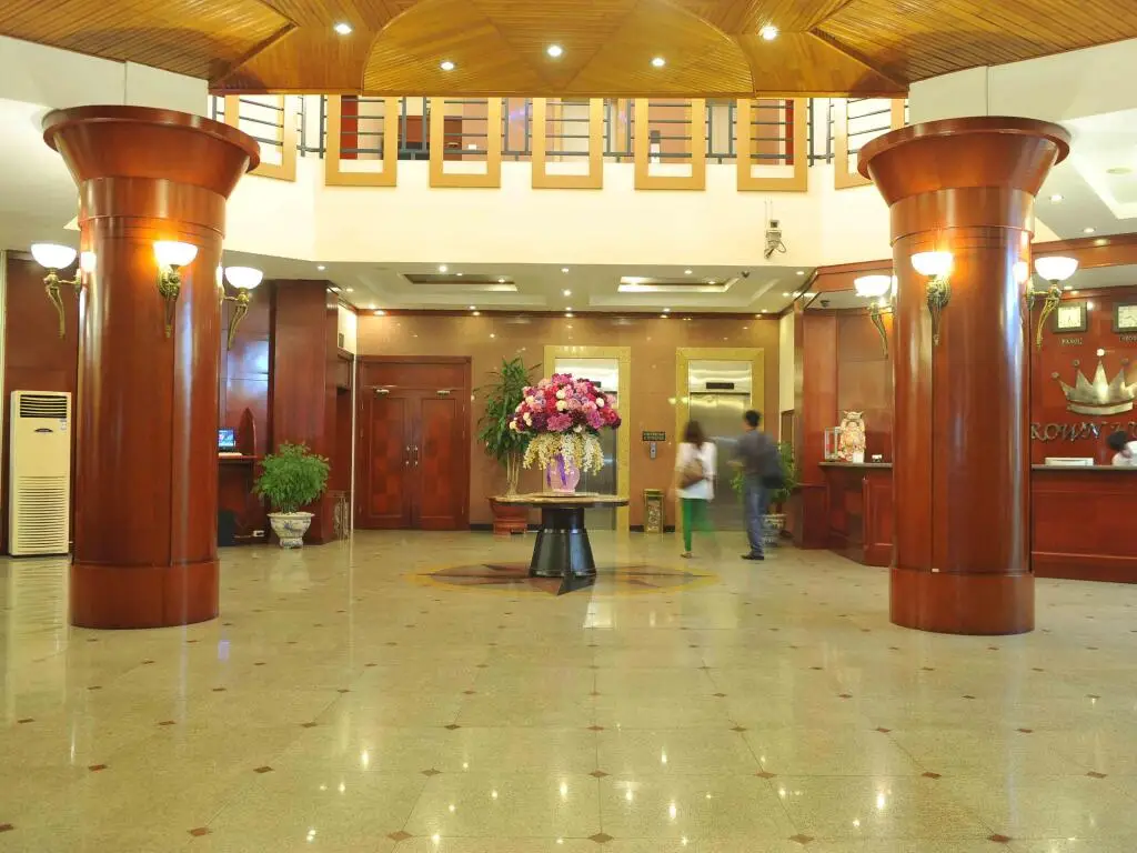 Халонг: Crown Hotel