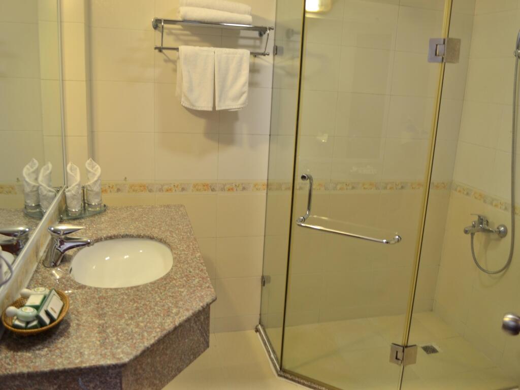 Халонг: Crown Hotel