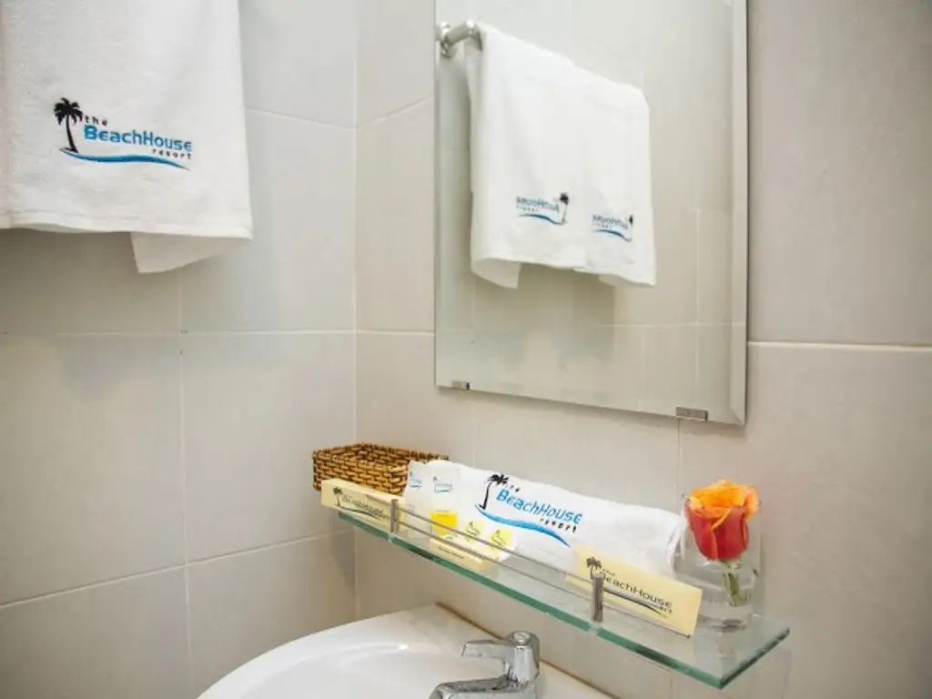 Суен Мок: The Beach House Resort
