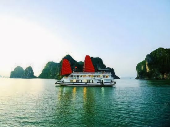 Халонг: Imperial Junk Halong