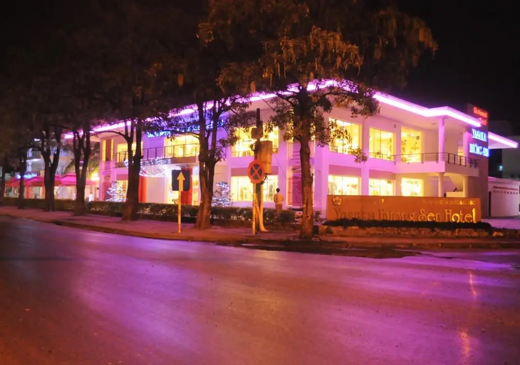 Туй-Хоа: Yasaka Huong Sen Restaurant & Hotel