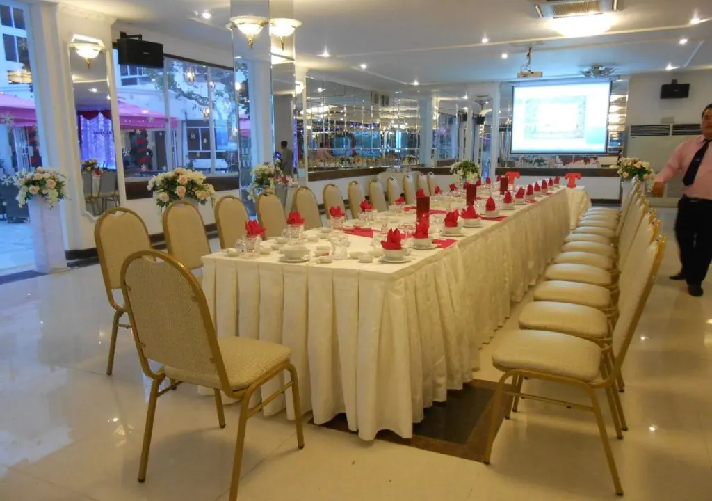 Туй-Хоа: Yasaka Huong Sen Restaurant & Hotel