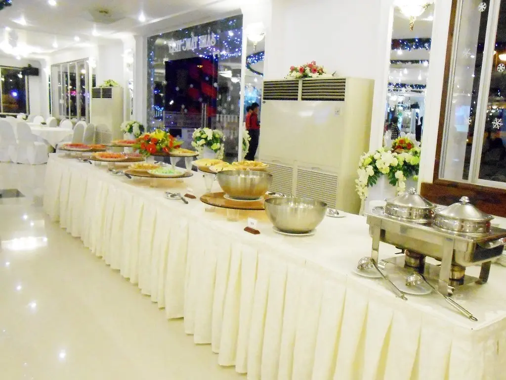 Туй-Хоа: Yasaka Huong Sen Restaurant & Hotel