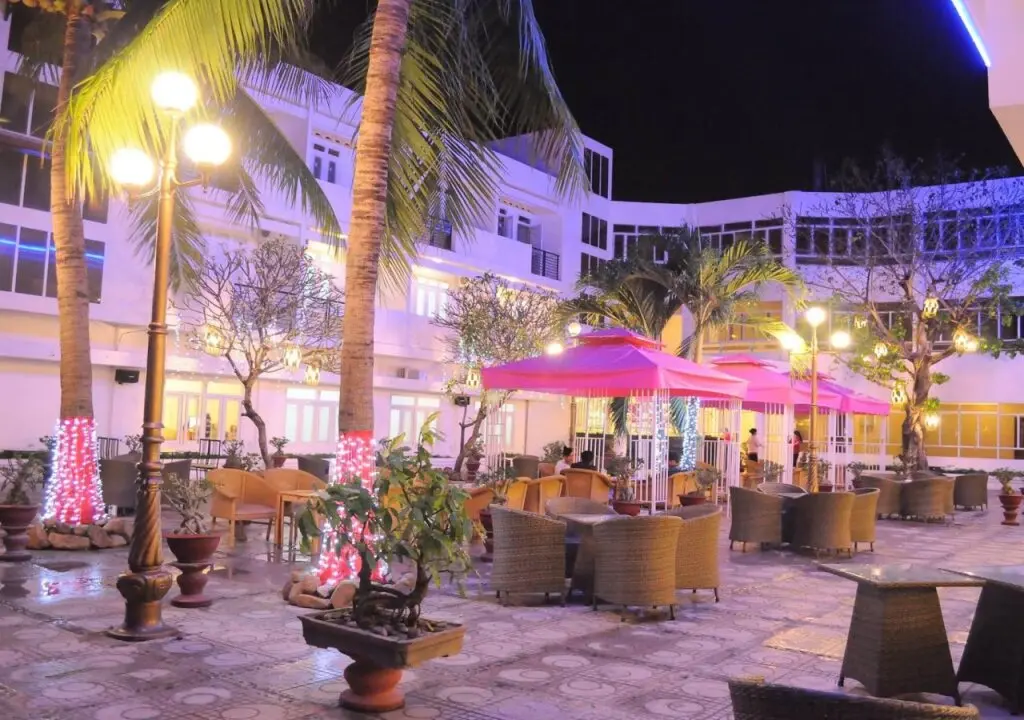 Туй-Хоа: Yasaka Huong Sen Restaurant & Hotel