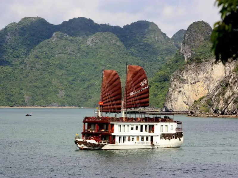 Халонг: Heritage Line Violet Cruise - Ha Long Bay and Lan Ha Bay