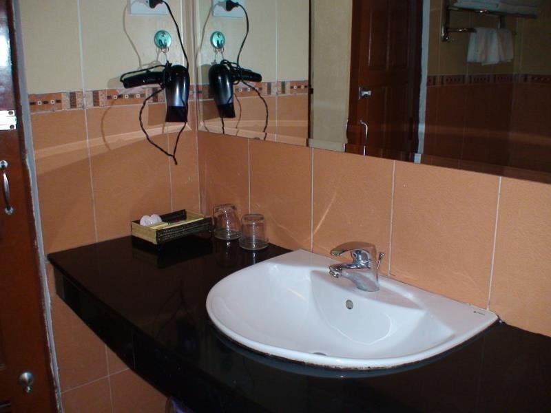 Винь: Huu Nghi Hotel