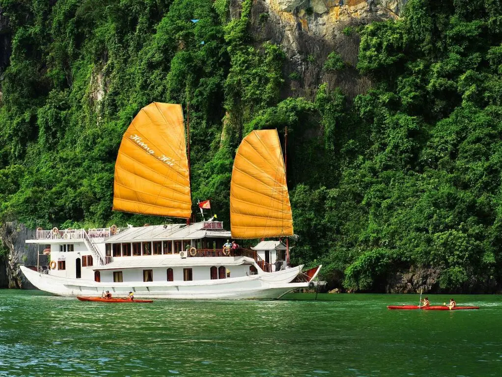 Халонг: Huong Hai Junks Halong