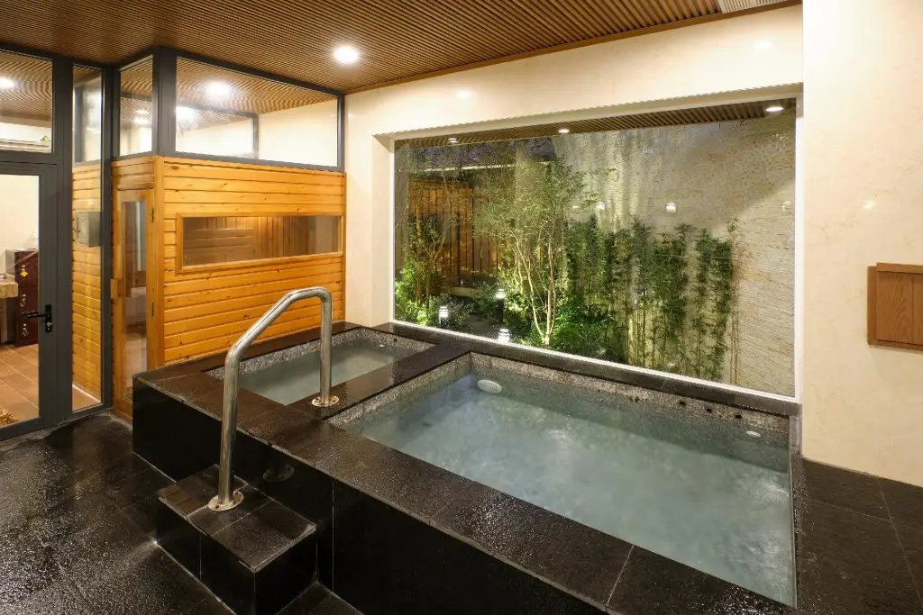 Пляж Thuan An: Japanese Restaurant and Hotel Sakura