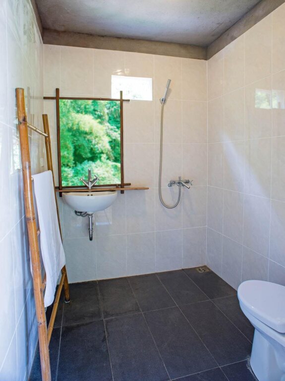 Шапа: Topas Riverside Lodge