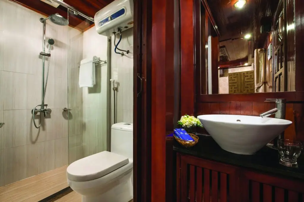 Халонг: Halong Seasun Cruise