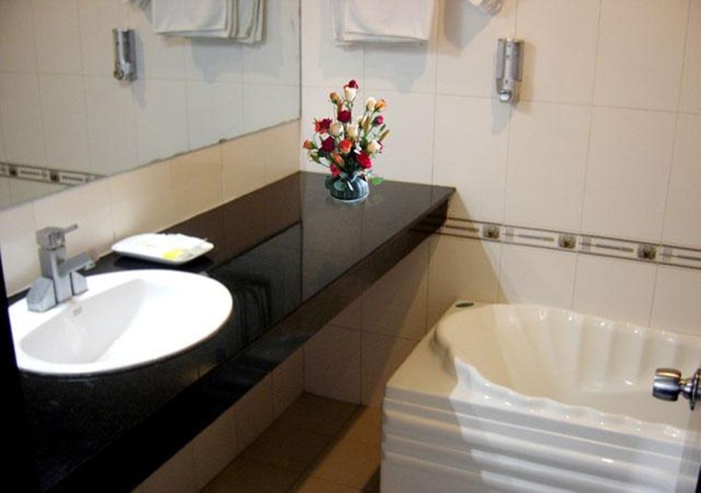 Ханой: VMQ Hotel