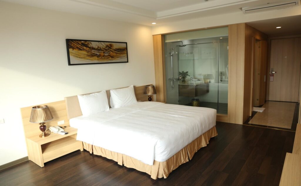 Хатинь: Ha Huy Hotel