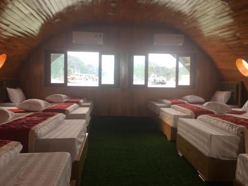 Хайфон: Cat Ba Local Cruise