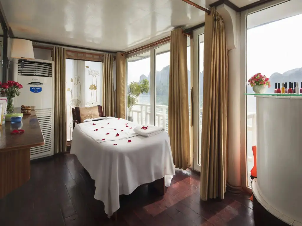 Халонг: La Vela Classic Cruise Managed by Paradise Cruises