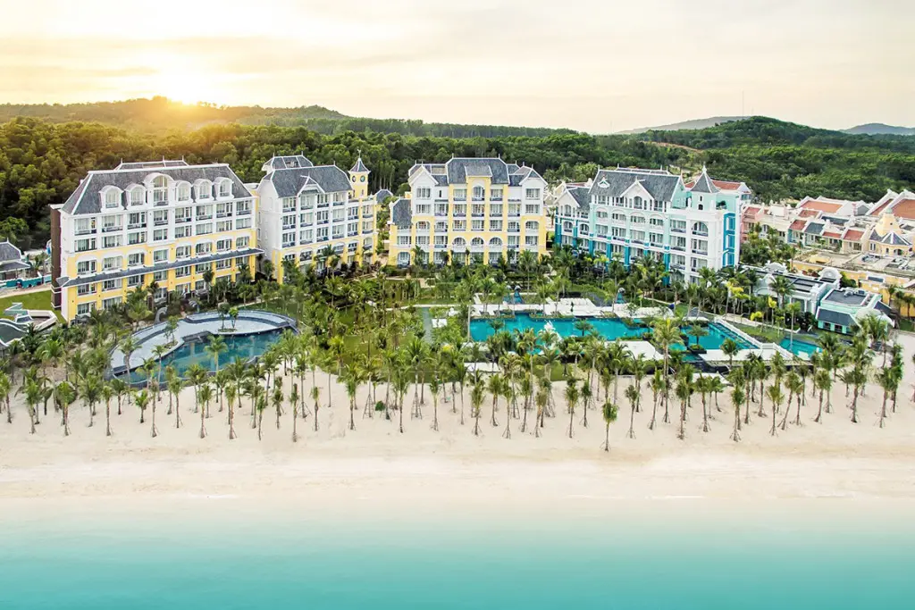 остров Фукуок: Курортный отель Resort JW Marriott Phu Quoc Emerald Bay Resort & Spa
