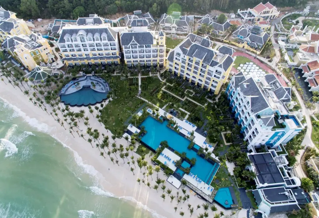 остров Фукуок: Курортный отель Resort JW Marriott Phu Quoc Emerald Bay Resort & Spa
