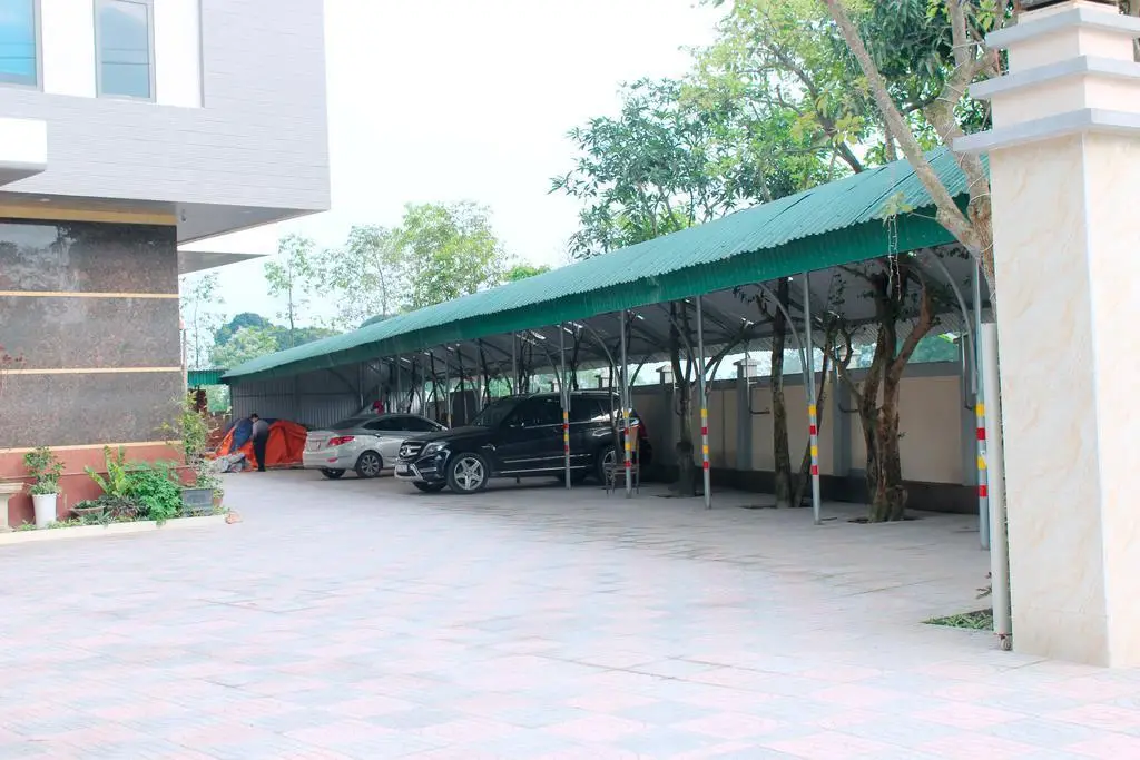 Винь: Khách sạn Sen Hồng