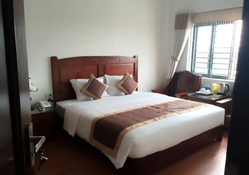 Винь: Khách sạn Sen Hồng
