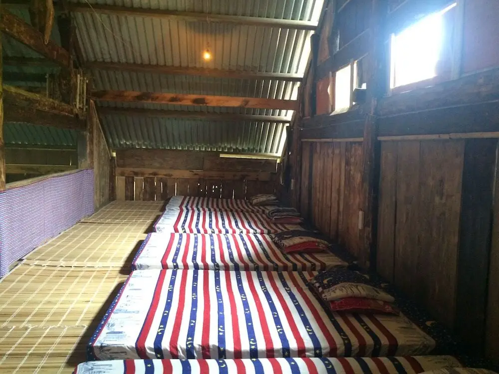 Шапа: Zihome Hmong House