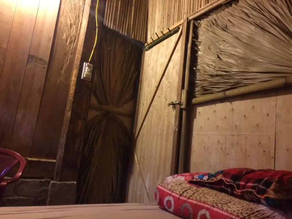 Шапа: Zihome Hmong House
