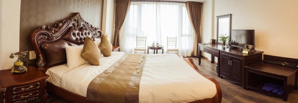 Шапа: Sons Hotel