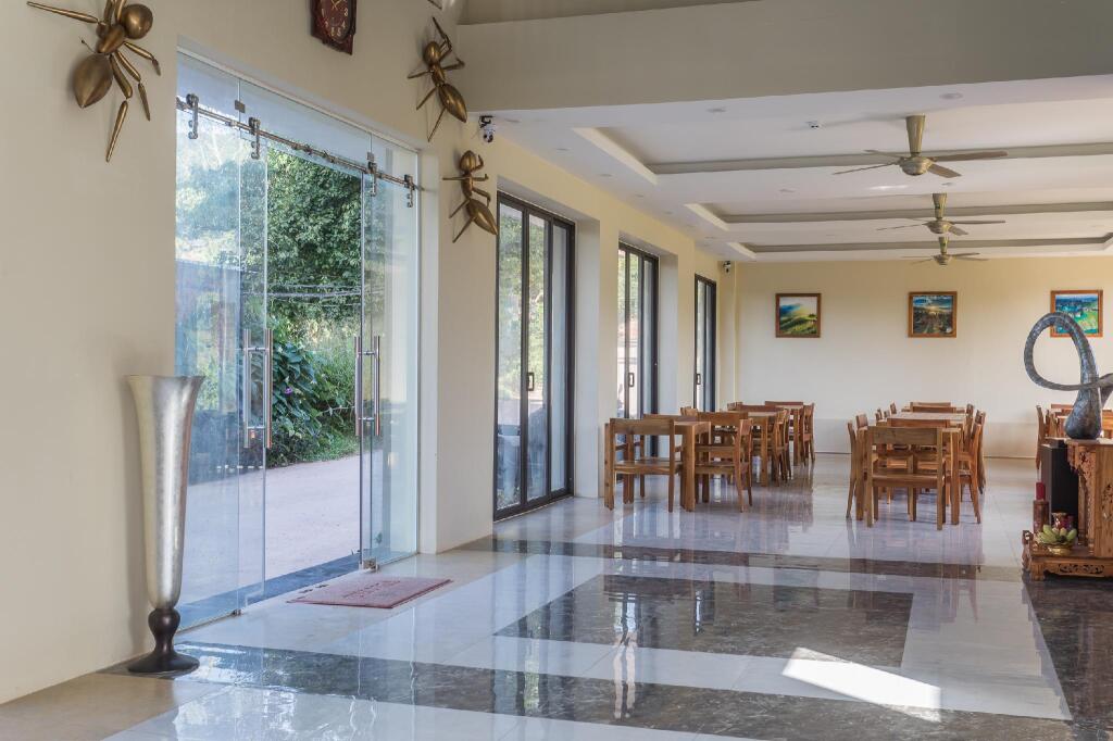 Golden Daisy Hotel — фото 1