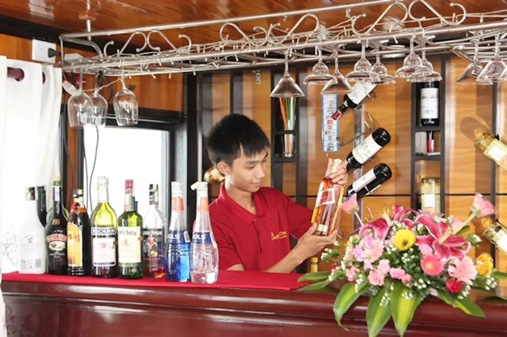 Халонг: Halong Moon Legend Cruise