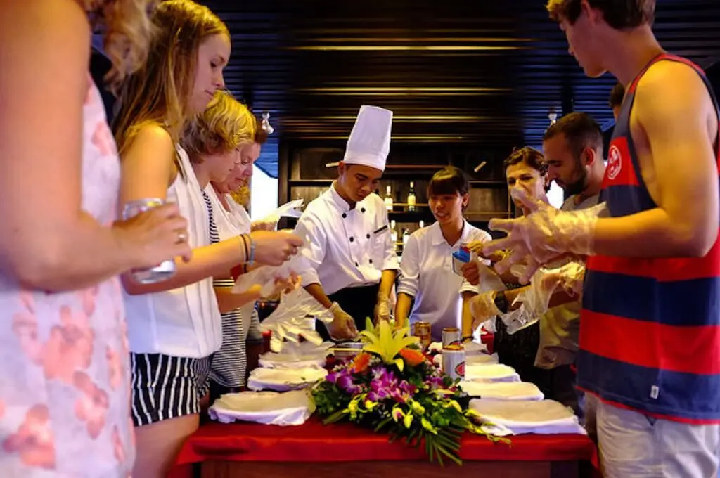 Халонг: Halong Moon Legend Cruise