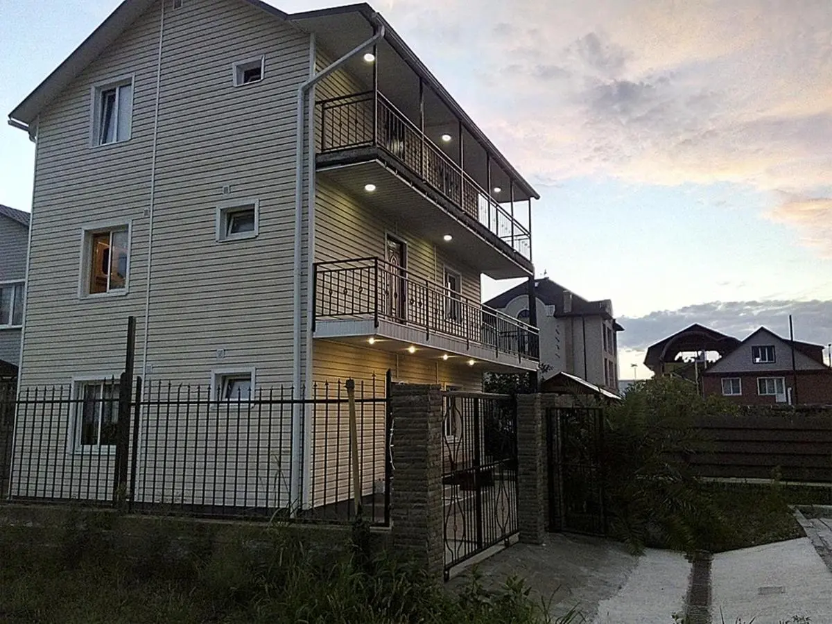 Адлер: Guest House Mirny с бассейном