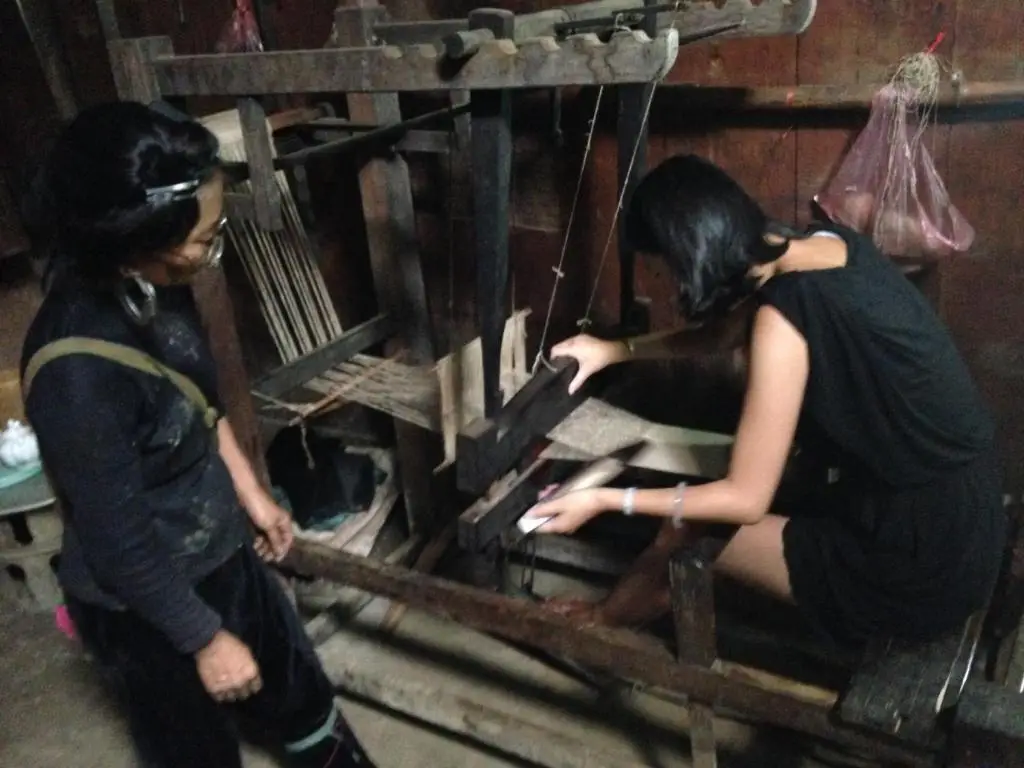 Шапа: Hmong Sister House