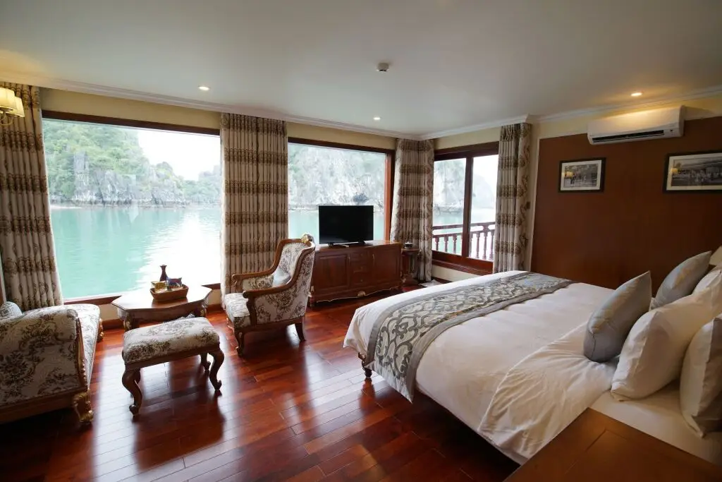 Халонг: Emperor Cruises Legacy Halong
