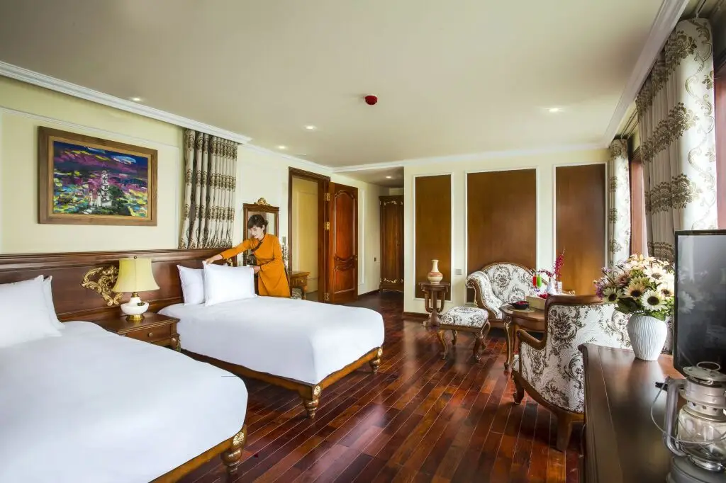 Халонг: Emperor Cruises Legacy Halong