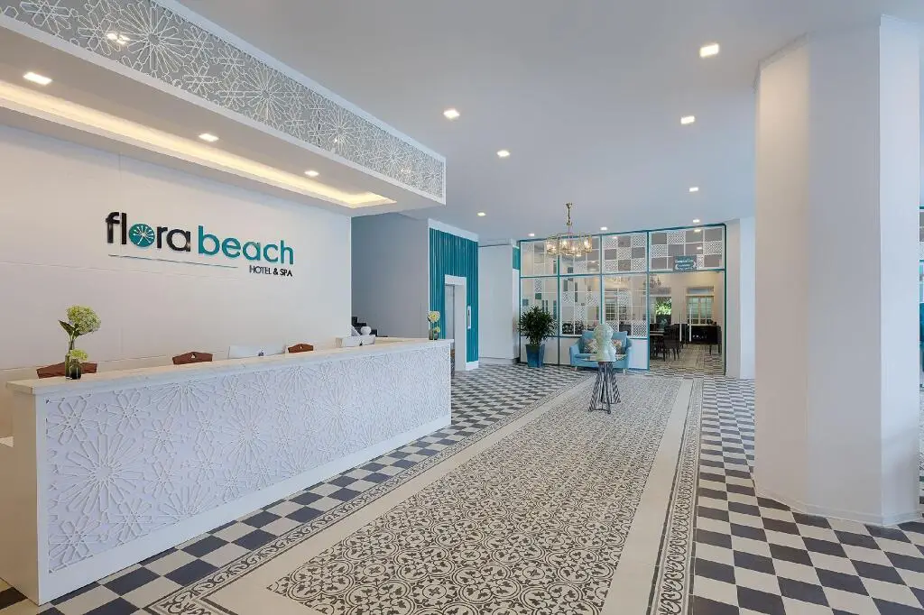 Дананг: Flora Beach Hotel & Spa