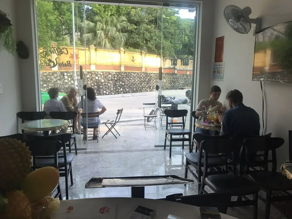 Халонг: Babycat Guesthouse & Cafe