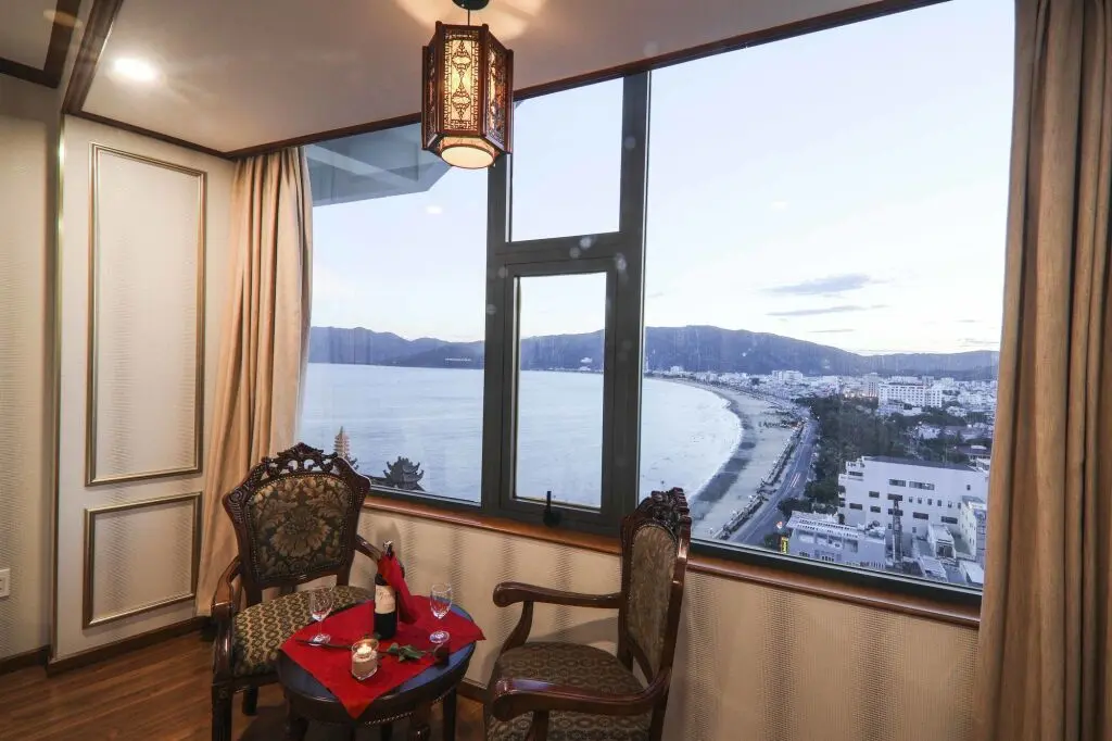 Куинён: Huong Viet Hotel Quy Nhon - Beachfront