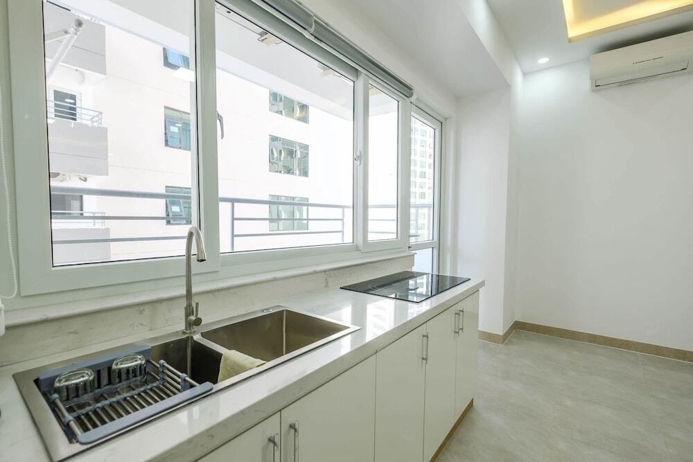 Нячанг: Sunrise Hon Chong Ocean View Apartment