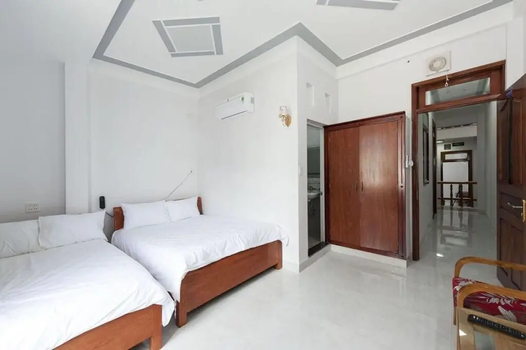 Куинён: Queen Hotel