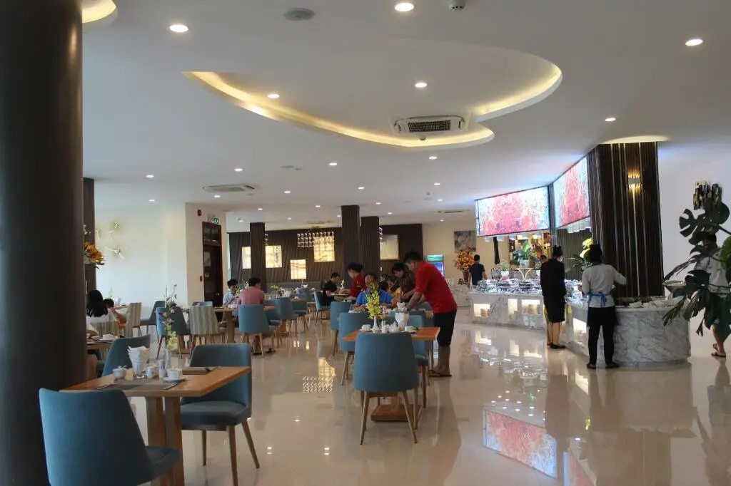 Куинён: Lake View Hotel