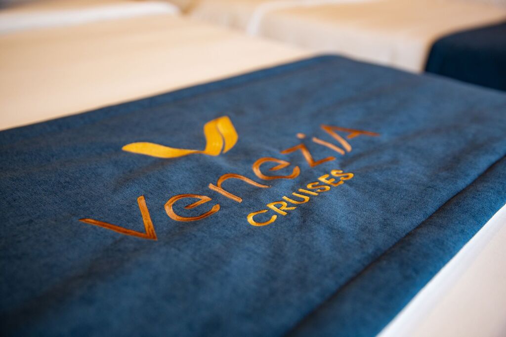 Халонг: Venezia Cruises