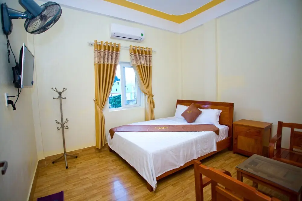 Фонг Ня: Co Cuc Hotel - Hostel