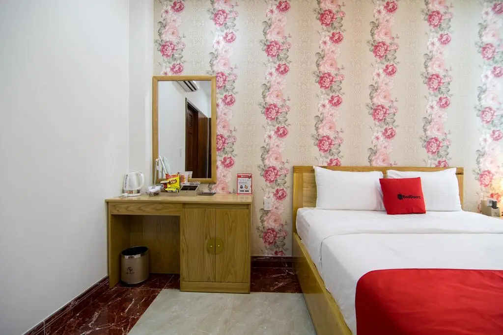 Хошимин: RedDoorz Plus near Tan Son Nhat Airport 2