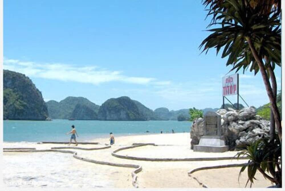 Халонг: Seabreeze Ha Long Bay
