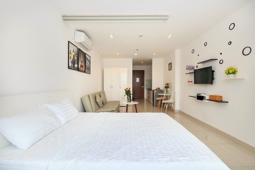 Le Hieu Apartment at Sky Center — фото 1
