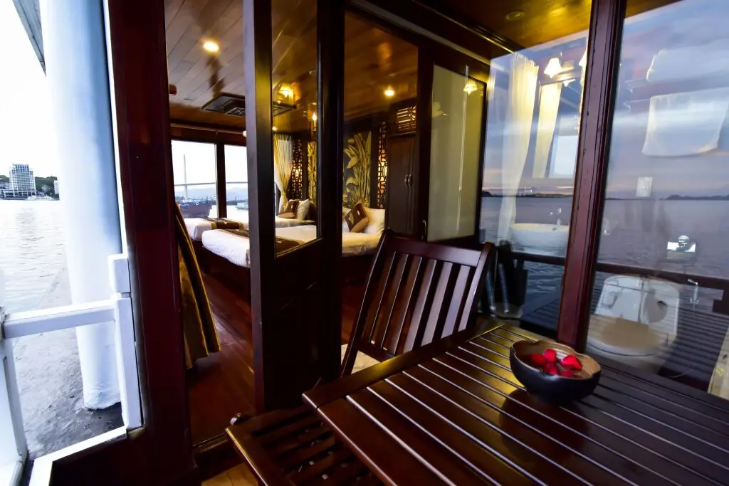 Халонг: Renea Cruises Halong