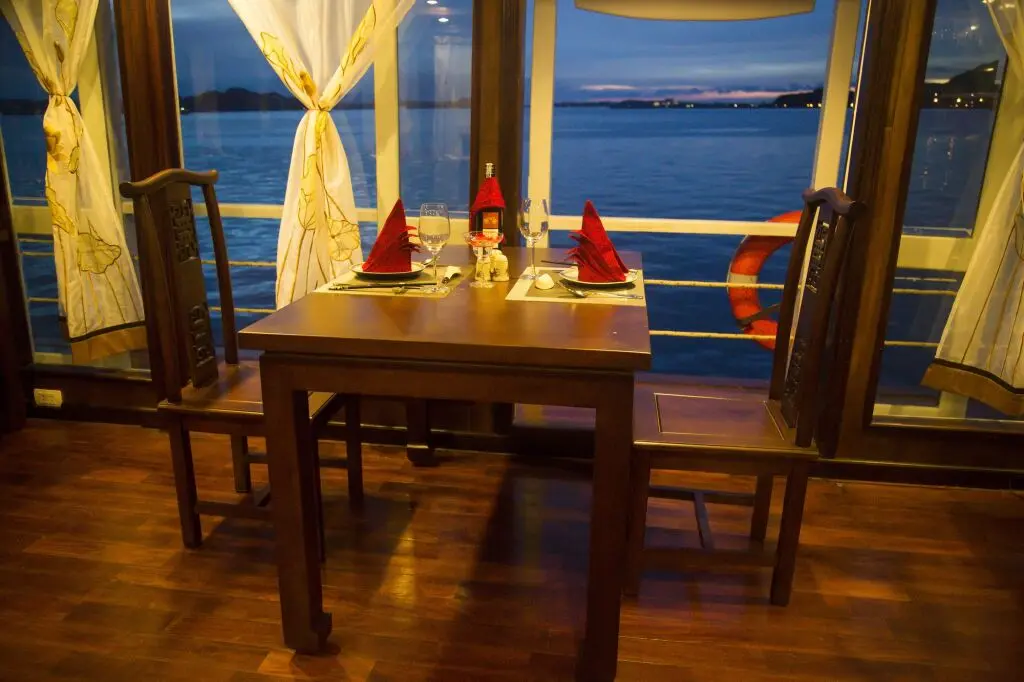 Халонг: Renea Cruises Halong