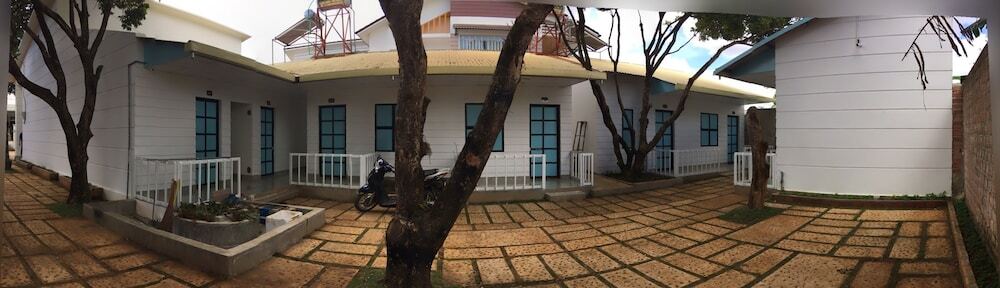 Плейку: Hani House