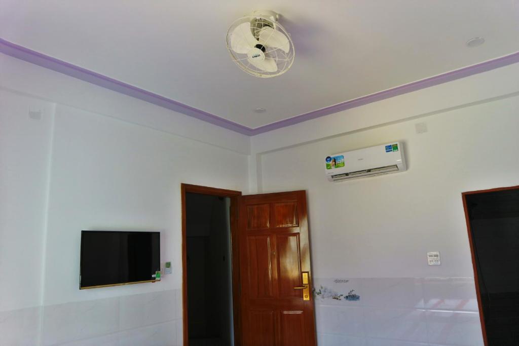 Куинён: Anh Quan Hotel