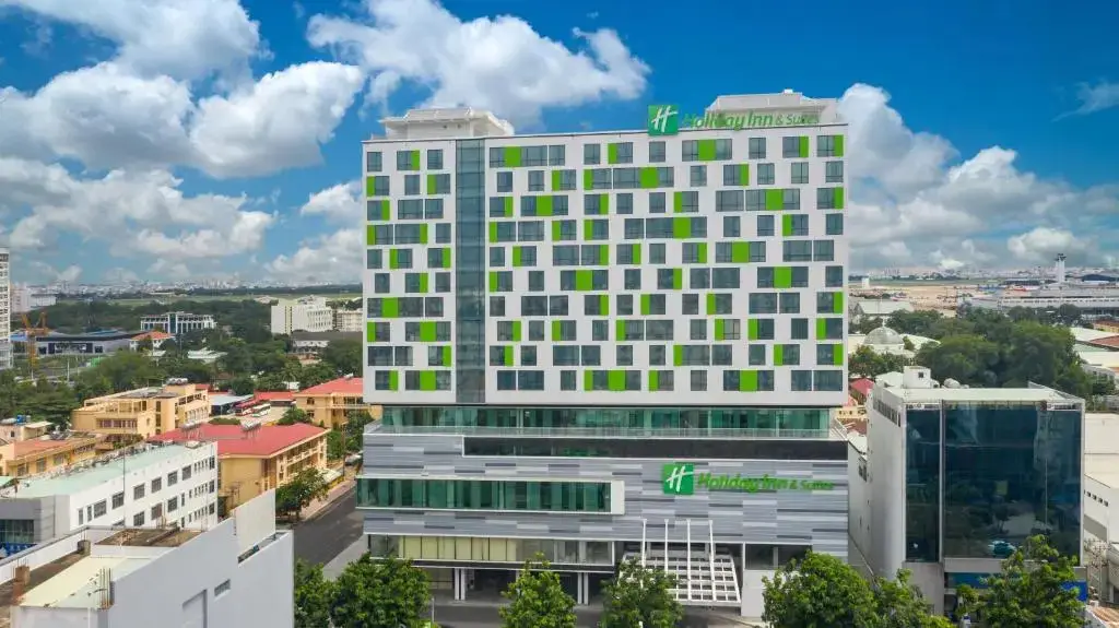 Отель Holiday Inn & Suites Saigon Airport — фото 1